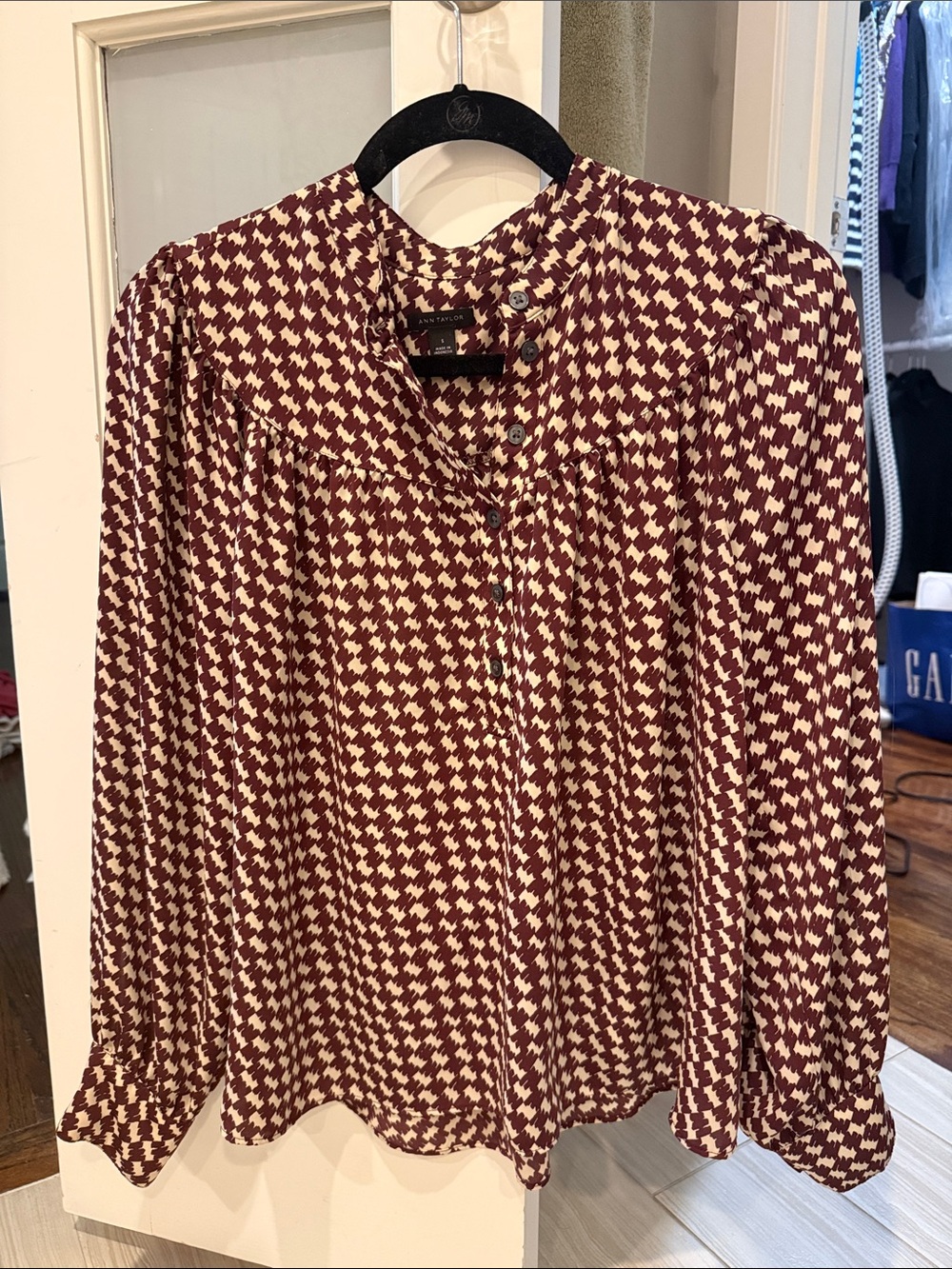 Ann Taylor burgundy houndstooth printed blouse